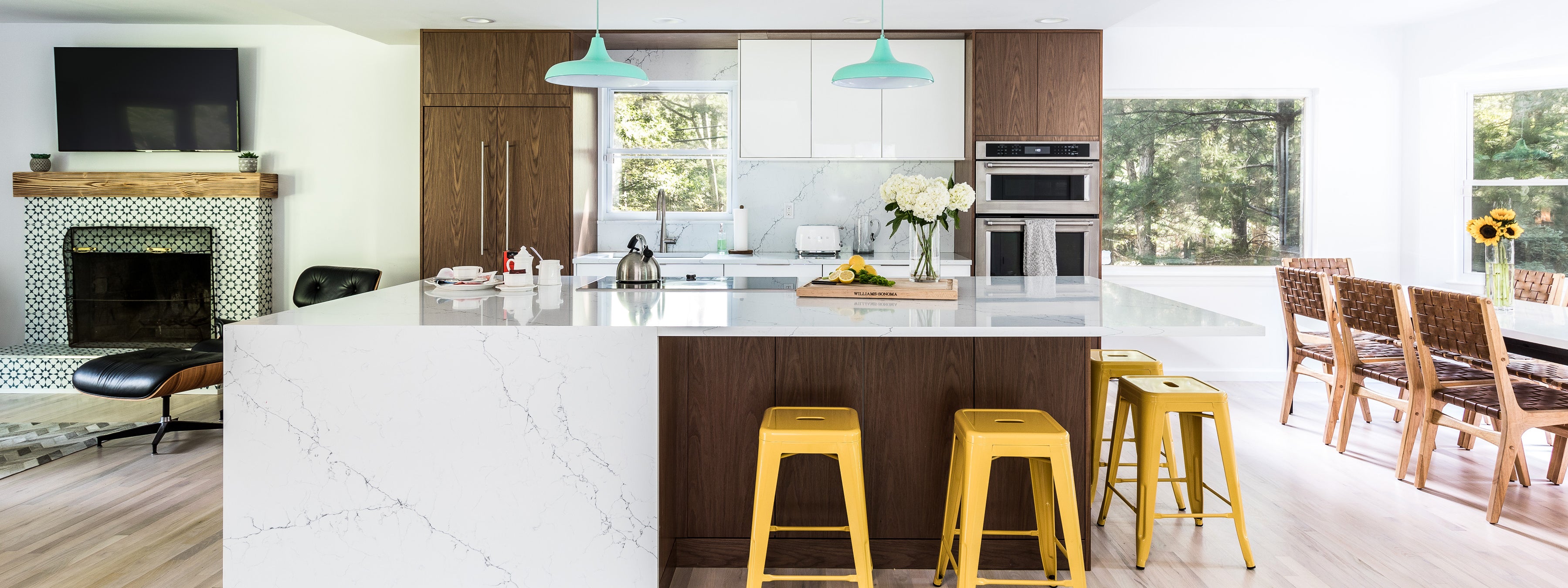 East Hampton Beach House with an Open-plan Kitchen